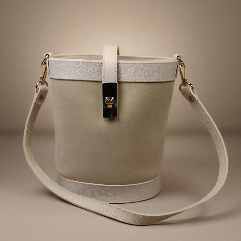Sac à main Ilenia en cuir de vachette et nubuck, fabriqué en Italie — orme.